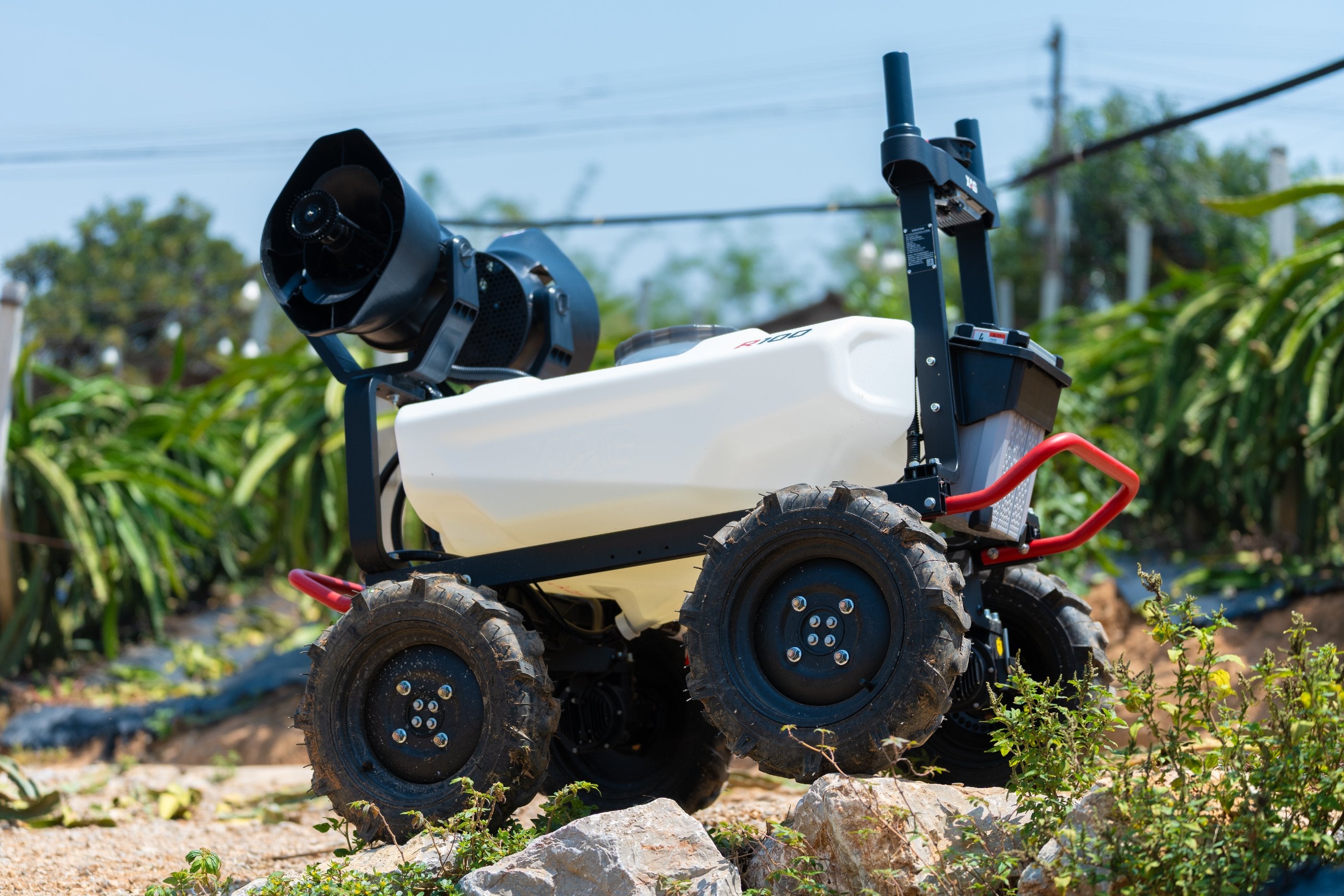 Ag Rovers XAG R100 RevoSpray Combo | Autonomous Ag Rover