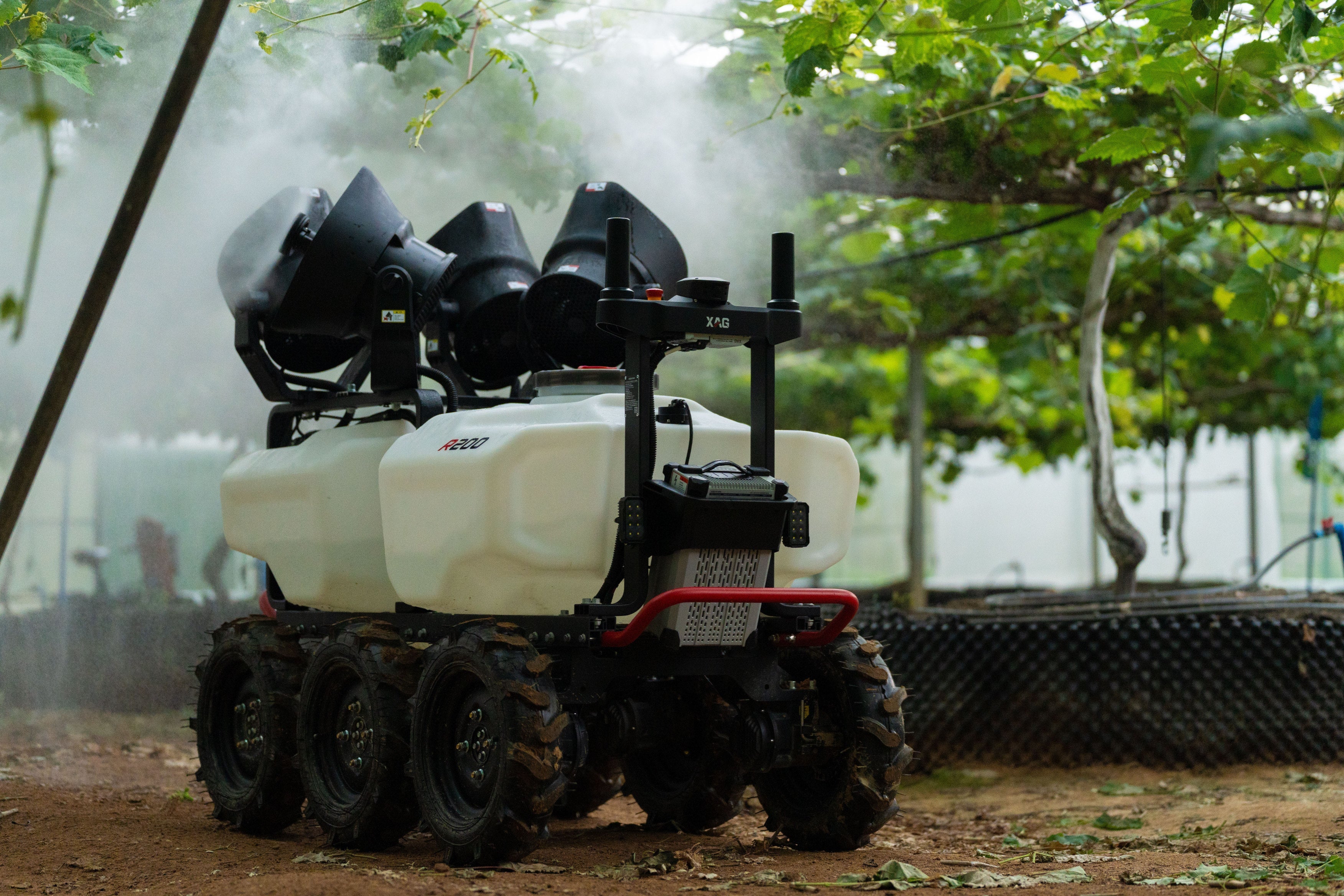 Xag Rover XAG R200 Agricultural Rover (INTL) | Autonomous Ground Robot for ...