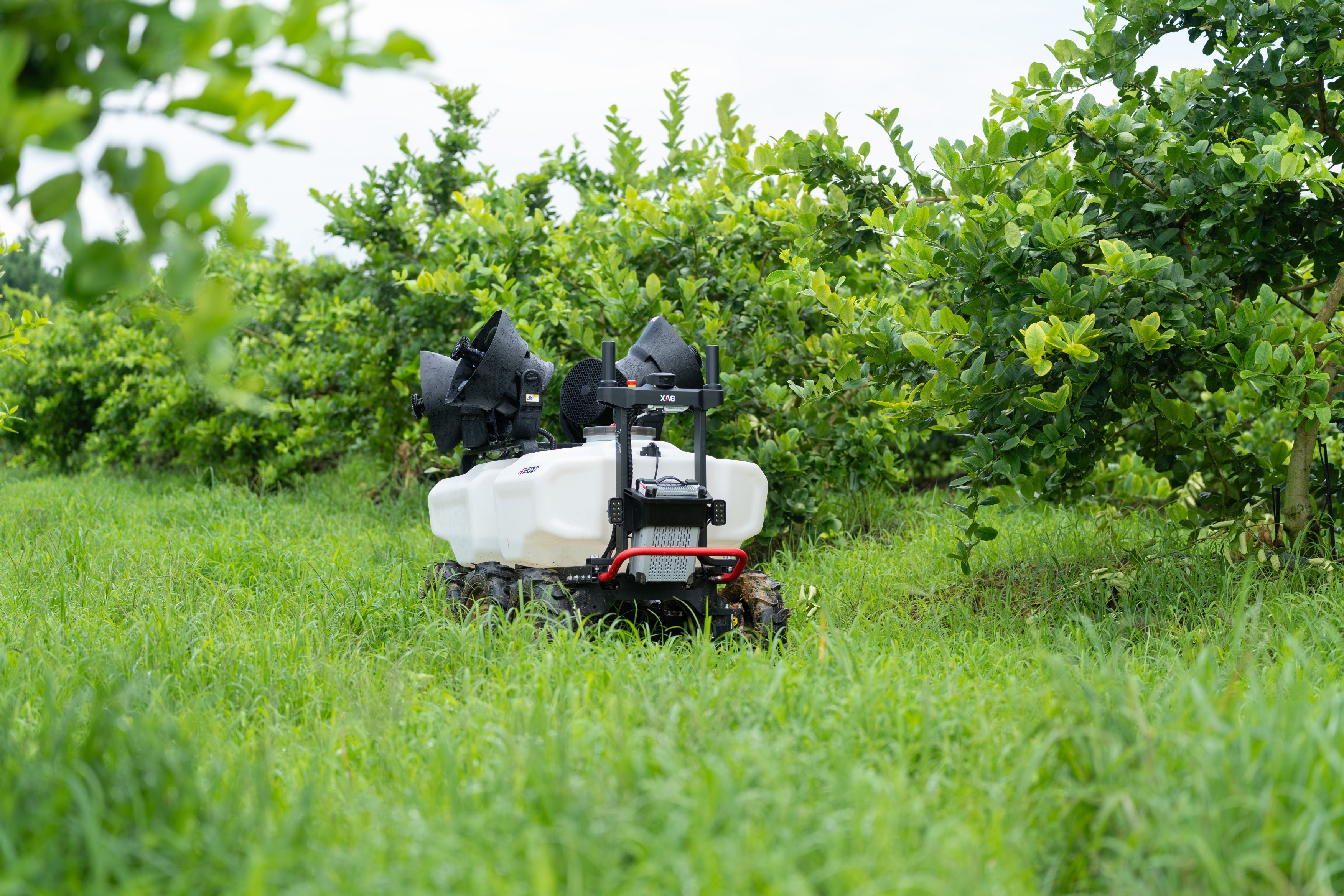 Xag R200 XAG R200 RevoSpray Combo | Autonomous Ag Rover
